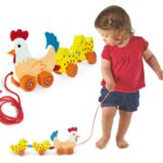 VIGA Zestaw do ciągnięcia Kurka z kurczakami 36 cm